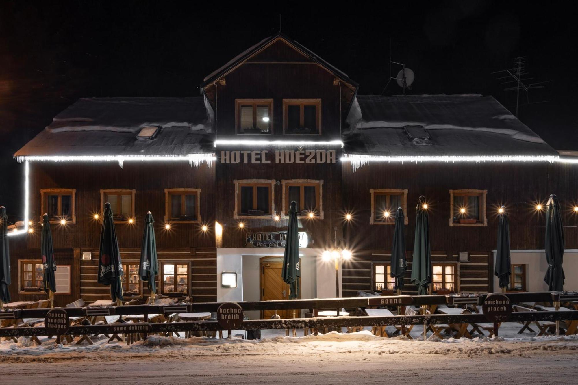 Hotel Hvezda Pec pod Snezkou Exteriör bild