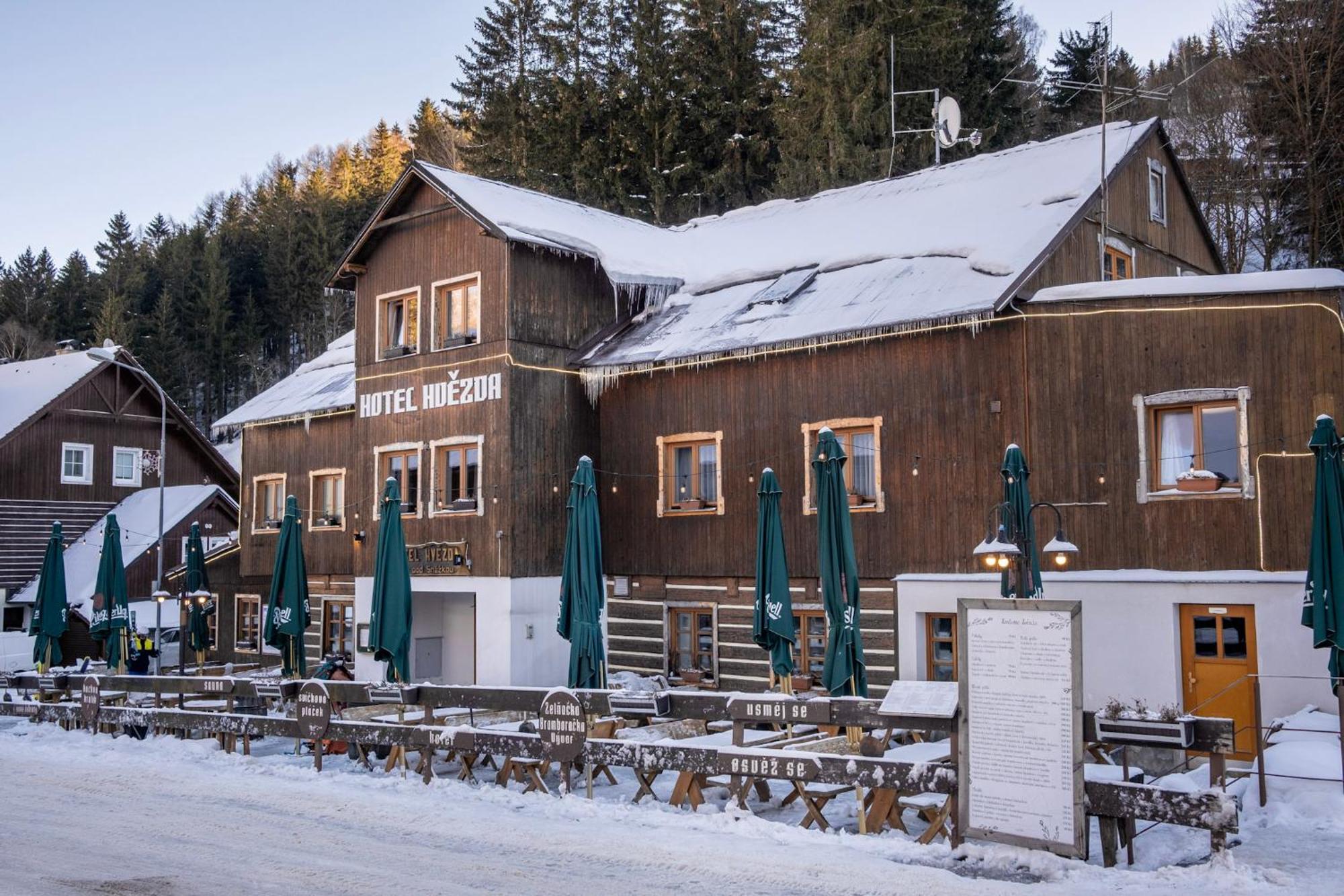 Hotel Hvezda Pec pod Snezkou Exteriör bild