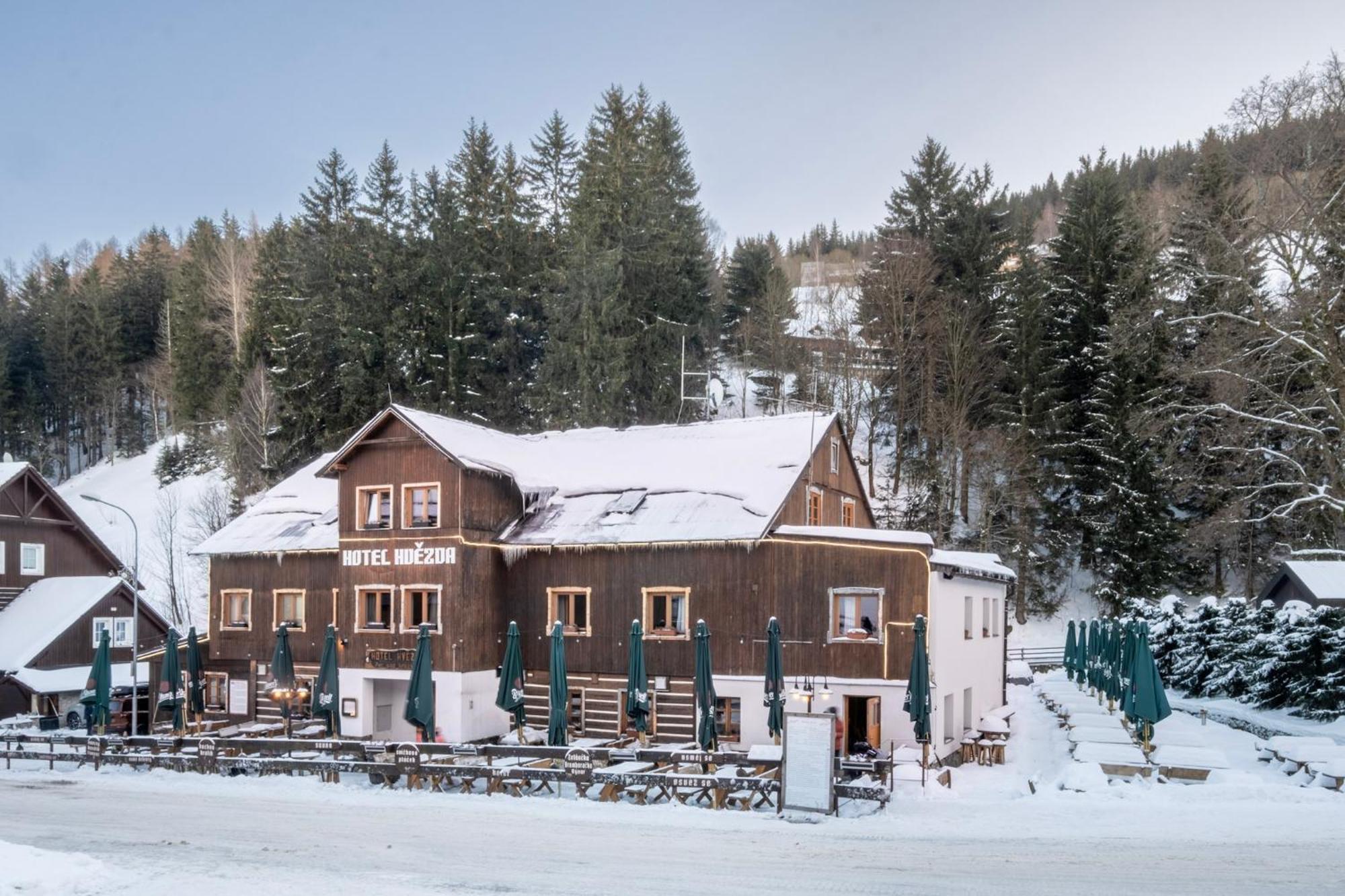 Hotel Hvezda Pec pod Snezkou Exteriör bild