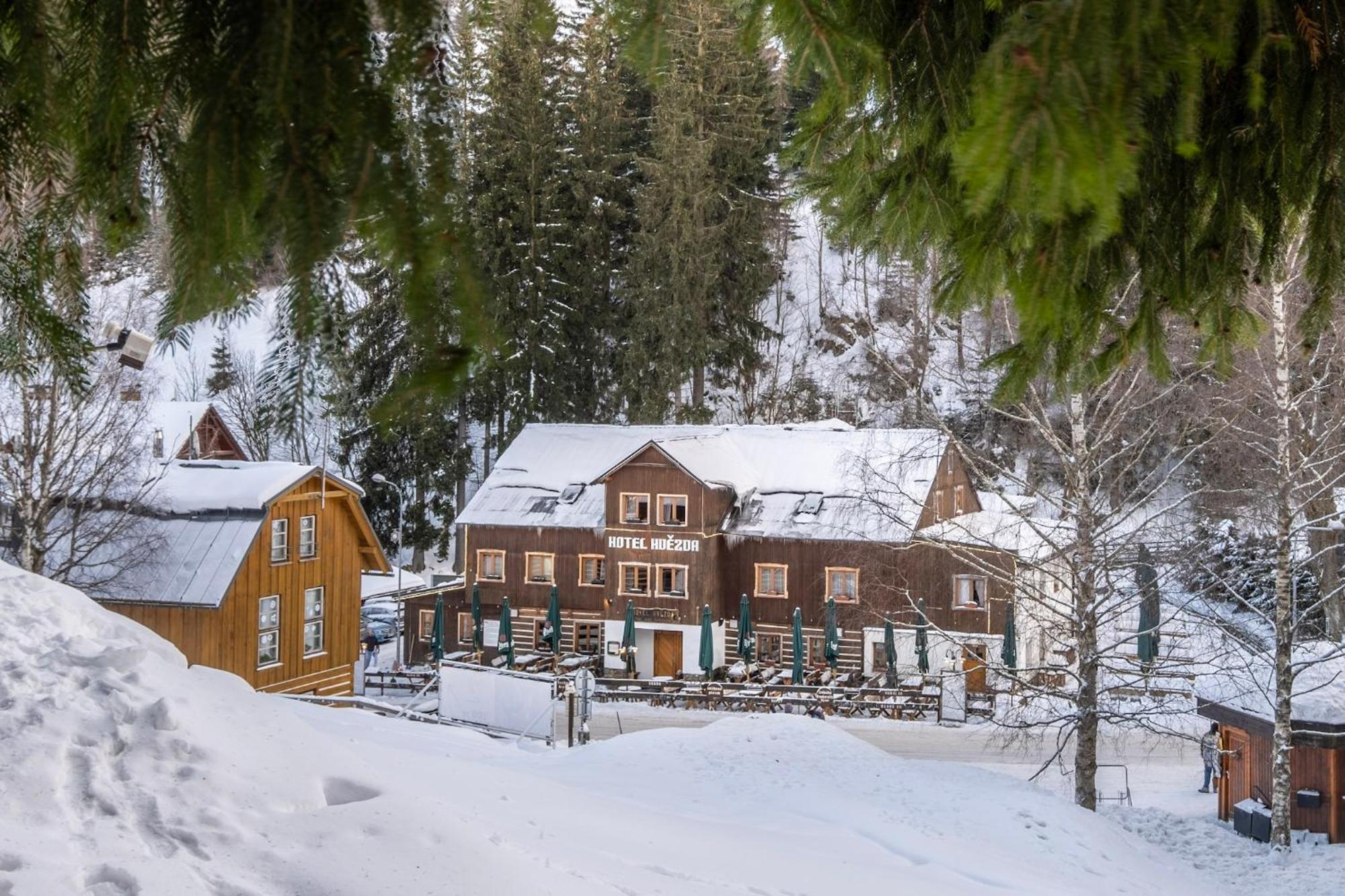 Hotel Hvezda Pec pod Snezkou Exteriör bild