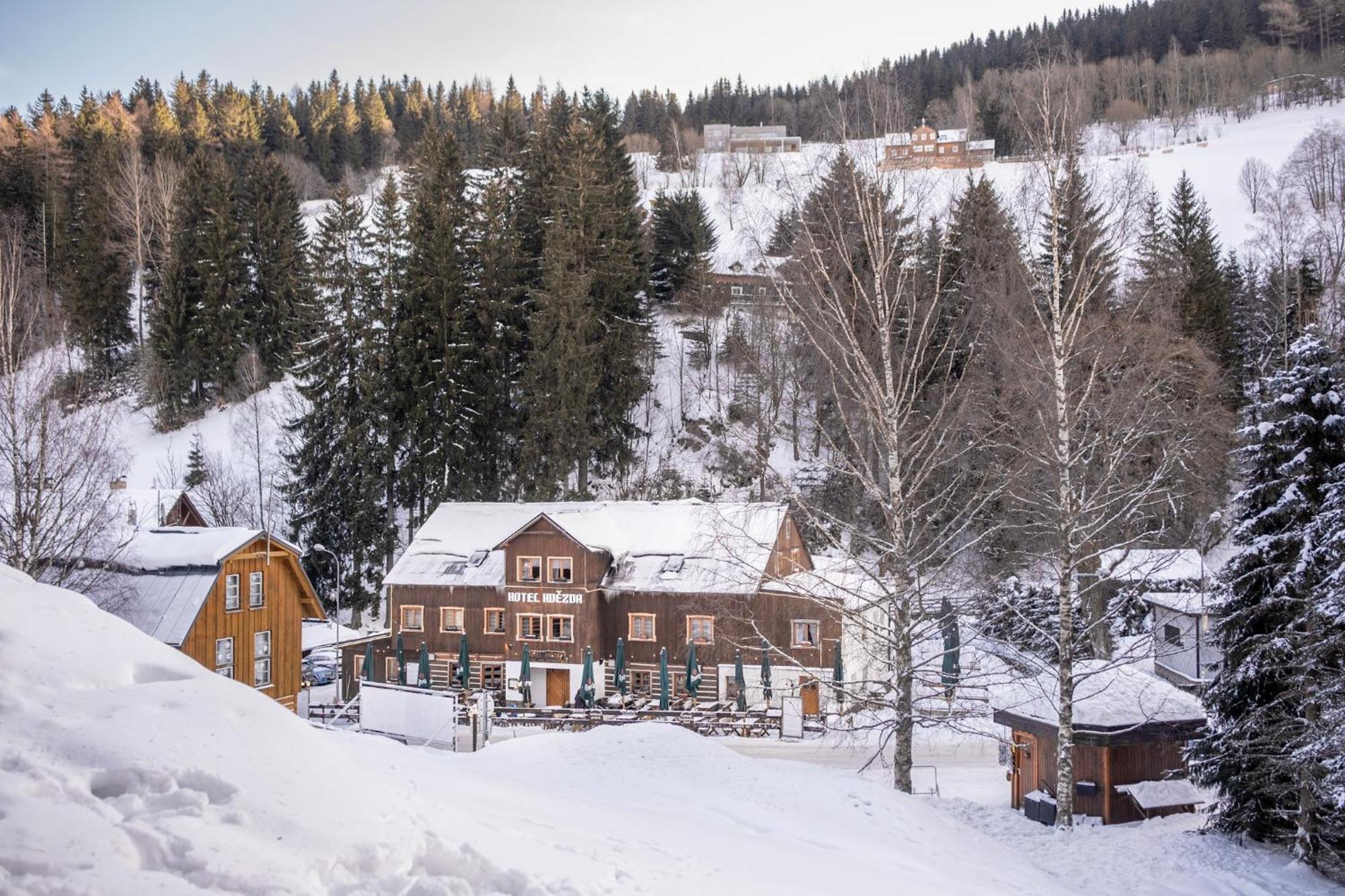 Hotel Hvezda Pec pod Snezkou Exteriör bild